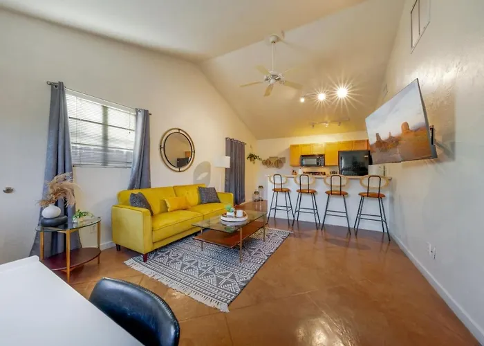 Central, 1 Bedroom 1 Ba, Fenced, Cozy,