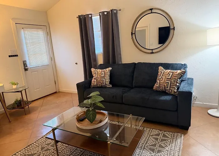 Central, 1 Bedroom 1 Ba, Fenced, Cozy, Holiday home *
