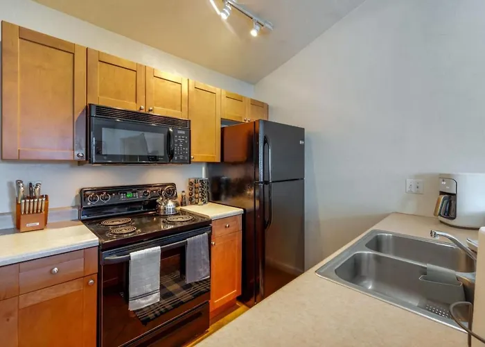Central, 1 Bedroom 1 Ba, Fenced, Cozy,
