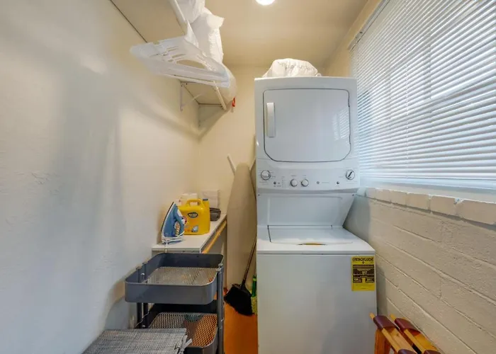 Central, 1 Bedroom 1 Ba, Fenced, Cozy,