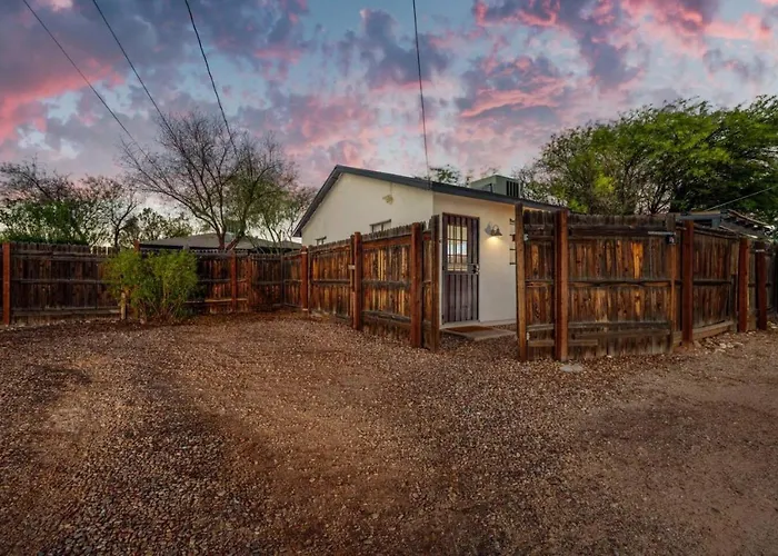 Central, 1 Bedroom 1 Ba, Fenced, Cozy, *